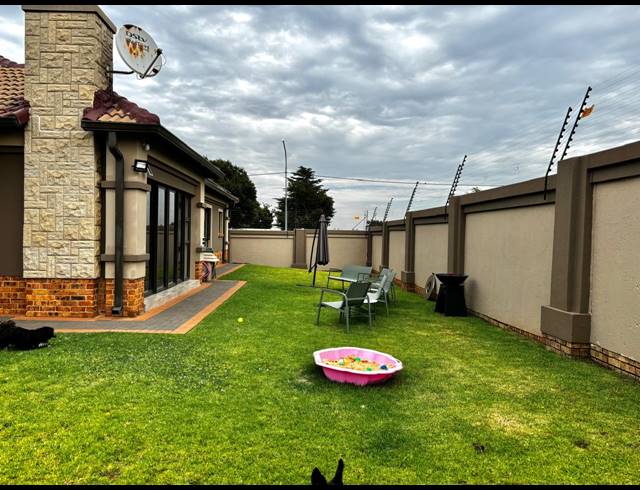 3 BEDROOM HOUSE FOR SALE IN SUNAIR PARK